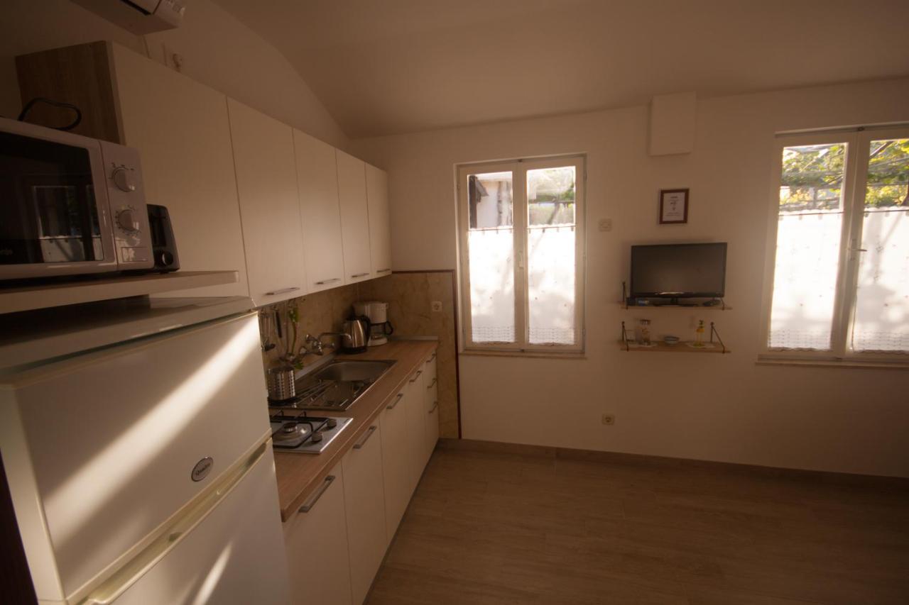 Apartments Cvelic Milovcic Malinska Buitenkant foto