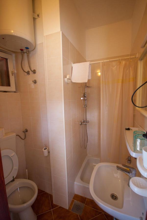 Apartments Cvelic Milovcic Malinska Buitenkant foto