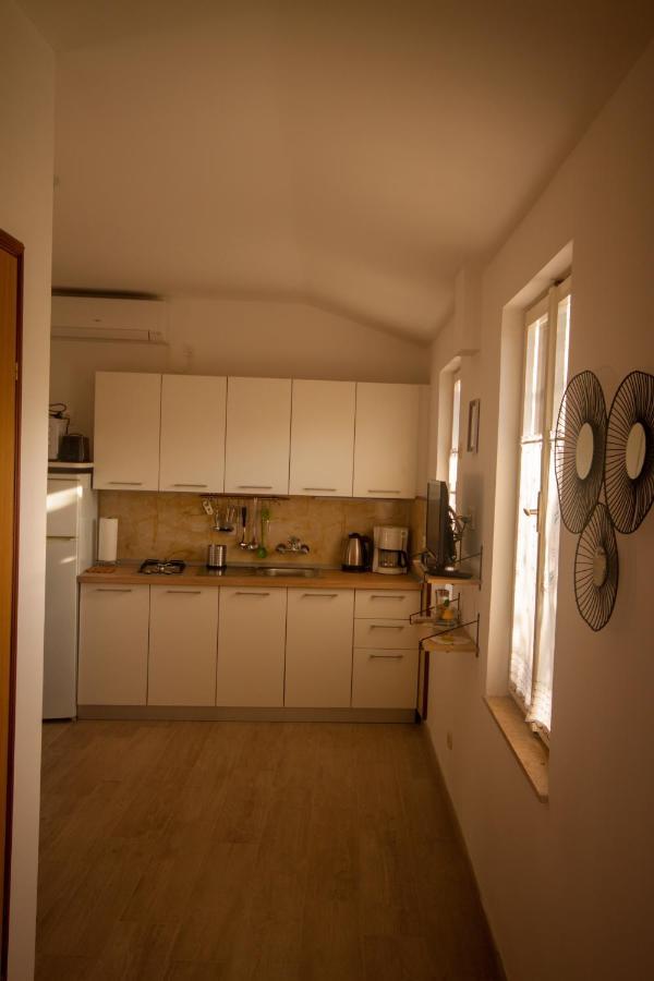 Apartments Cvelic Milovcic Malinska Buitenkant foto