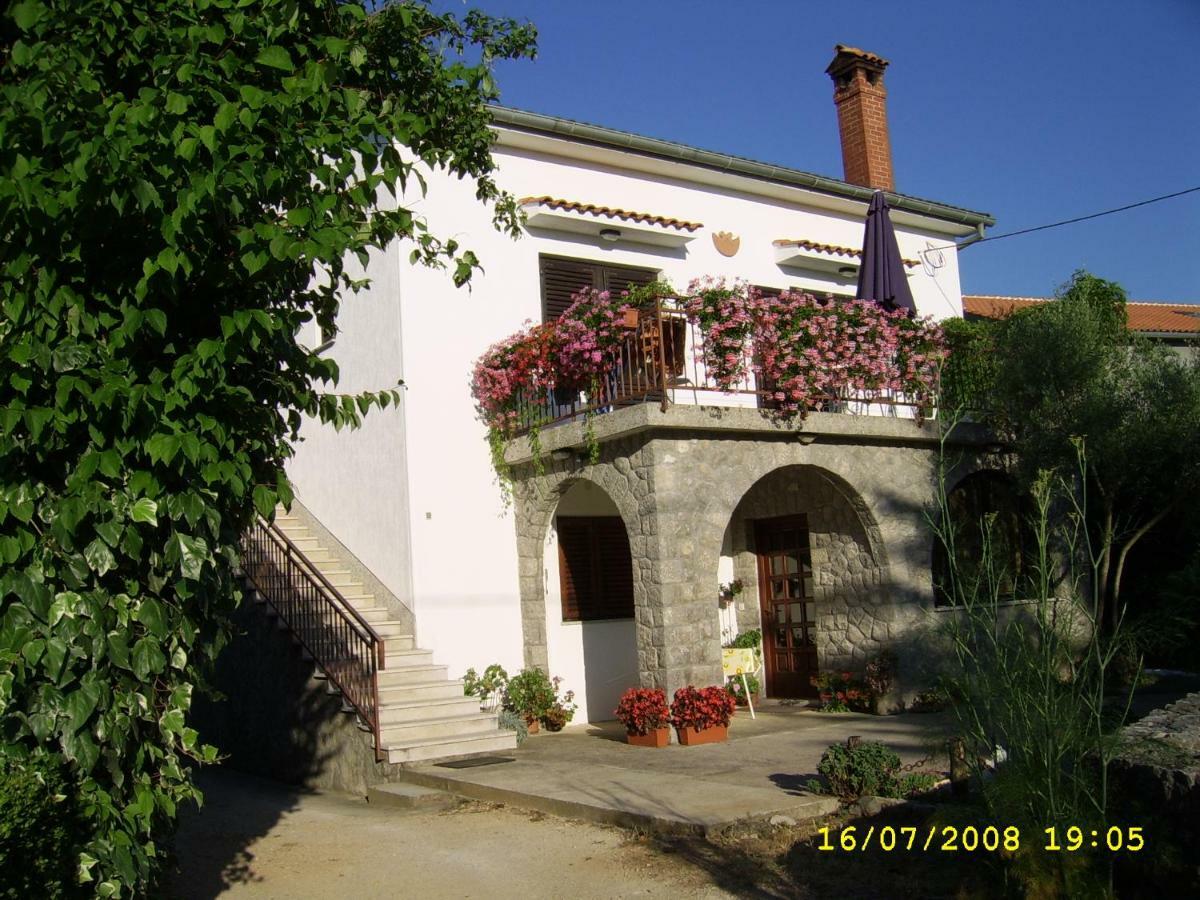 Apartments Cvelic Milovcic Malinska Buitenkant foto