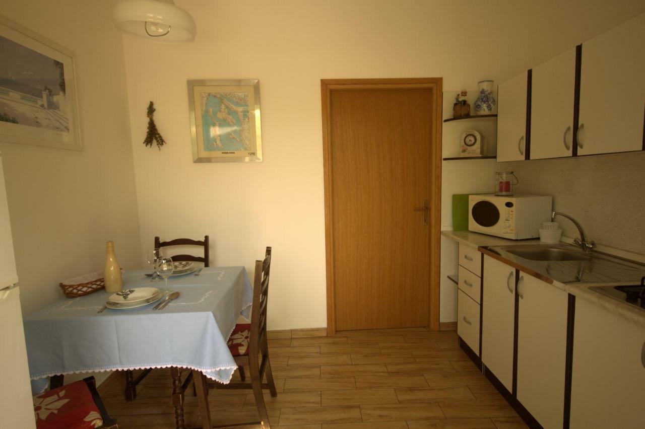 Apartments Cvelic Milovcic Malinska Buitenkant foto