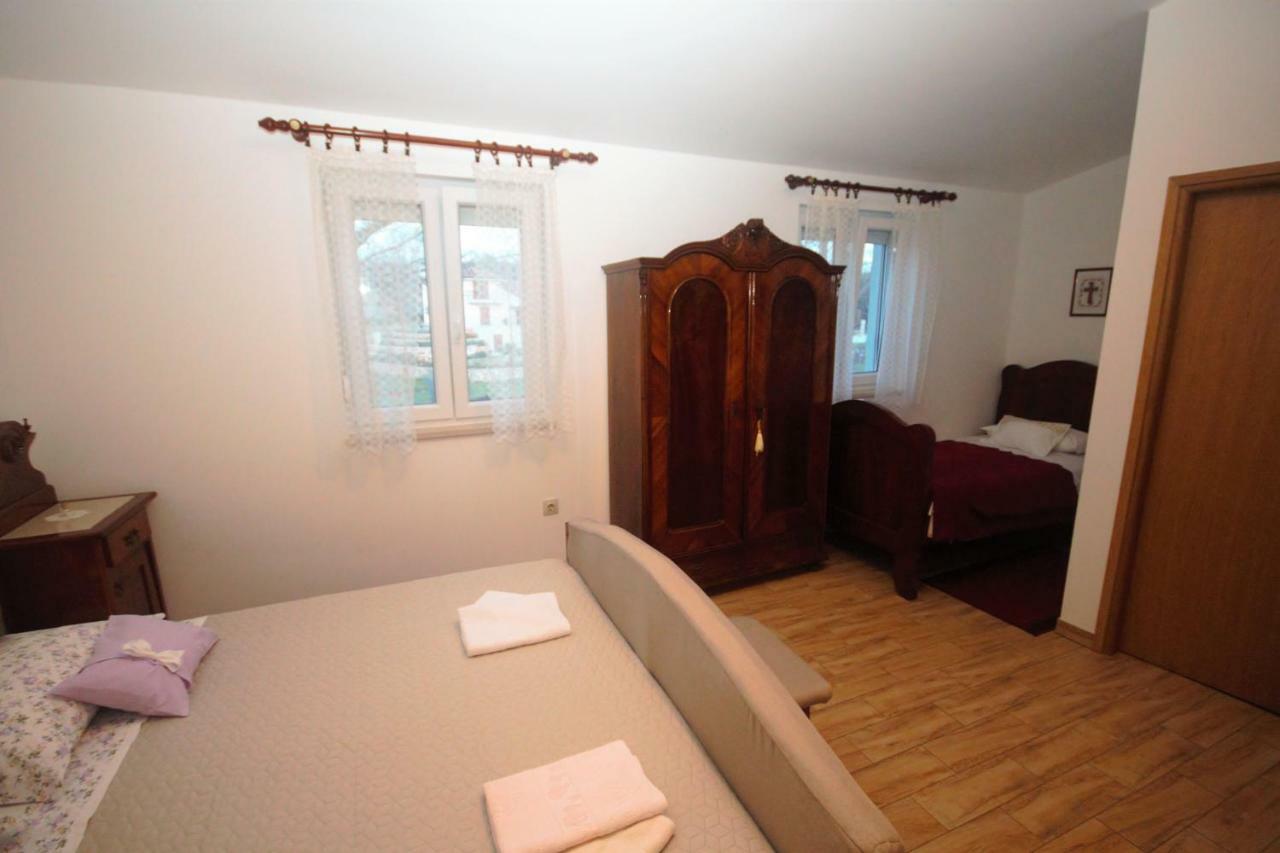 Apartments Cvelic Milovcic Malinska Buitenkant foto